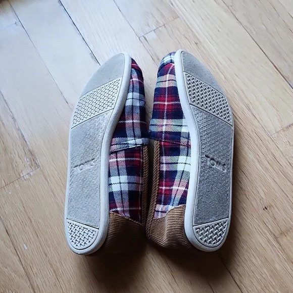 Toms Plaid Flats in Red and Blue - Picture 2 of 3